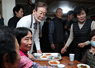 공짜점심·간병비·실버타운…1400만 老心 구애경쟁 [제 점수는요]