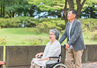 日 노노간병 첫 60% 돌파, 고소득 노인 요양<b>보험료 인상</b>