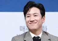 미국 SAG,  故 이선균 추모 …“비범한 배우, 부재 크게 느껴져”