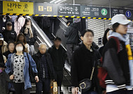 코로나가 ‘여전히’ 무서운 사람들 [엔데믹은 남 얘기]