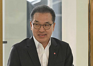 “올해는 더 잘해야”…새해 각오에 찬 롯데 사장단 [롯데 2024 VCM]