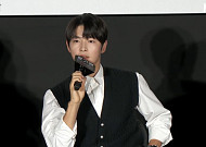 '로기완' 송중기, 故 이선균 언급…"영화 보며 형 떠올려, 마음으로 편지"