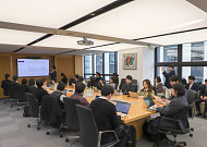 ‘대륙아주 AI변호사’ 바라본 인간 변호사들 “나보다 낫네”…AI법조인 파장 어디까지?