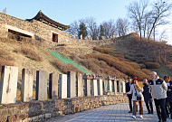 백제 역사 집결한 '공주' 방문한 유인촌…"지역 활성화 방안 탐구"