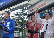 "정권 심판" 윤건영 vs "바꾸자" 태영호…구로을 선거운동 첫날[배틀필드410]