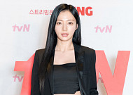 "1시간 넘게 뺨 맞아" 송하윤 학폭 폭로자, 보강수사 후 '검찰 송치'...명예훼손 혐의