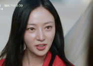 “그때 나한테 왜 그랬니?”…송하윤이 다시 쏘아올린 ‘학폭 논란’ [이슈크래커]