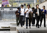 낮 최고 26도 '초여름'…15도 안팎 큰 일교차 [날씨]