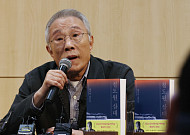 '장길산'·'바리데기' 쓴 소설가 황석영, 금관 문화훈장 받는다