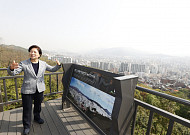 서울 유일 편백숲…도심속 힐링 '치유의 숲' [區석區석-은평구 봉산 무장애숲길]