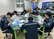 “높은 취업률 이유 있네”…조선 인재 육성 산실 ‘현대공업고등학교’ 가보니 [유비무환 K-조선]