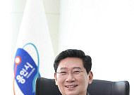 이상일 용인특례시장, 한국전ㆍ베트남전 참전용사 스토리를 책으로 펴낸 단국대 학생들 응원