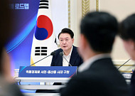 尹 "25조 소상공인 종합대책 추진...포퓰리즘 아닌 맞춤형"[종합]