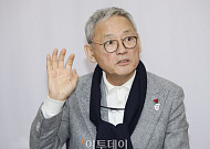 침체한 출판계 살린다…유인촌 "중소출판사 집중 지원할 것"