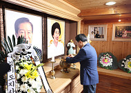 김동연 경기지사, 김대중 생가 방문..."민주·민생·평화의 길 앞장"