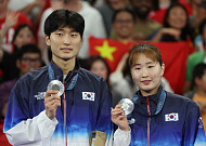 배드민턴 김원호-정나은, 혼합복식 결승서 세계 1위에 패해 '은메달'[파리올림픽]