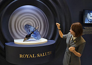 GV90 값 맞먹는 예술적 위스키…로얄살루트 ‘타임챔버’ 국내 첫선