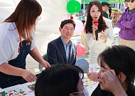 이상일 용인특례시장, '시민과 함께하는 2024 주민자치박람회' 성황