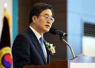 김동연 "간병 SOS 프로젝트 실시, AI 돌봄사업 확대 약속"