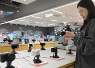 ‘나들이·캠핑 시즌’ 롯데하이마트, 카메라·팬히터 매출 늘어