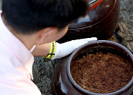 "유네스코, 장 담그기에 담긴 정신 높게 평가해…무형문화재로서 가치 인정받았다"