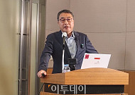 오스코텍 “자금 위해 상장해야” vs 주주 “외부 손잡아 주주권한 행사”