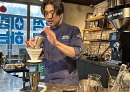 스페셜티 키우는 이디야...월드챔피언이 내준 ‘커피 오마카세’의 신선함 [맛보니]