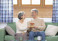 “늦게 시작해, 오래 받을수록 유리해요” 연금수령 똑똑하게 챙기는 방법은?
