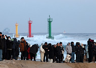 다가오는 2025년 '푸른 뱀의 해'…이색 해돋이 명소는 어디?