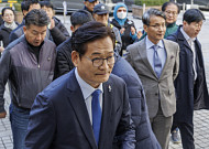 ‘민주당 전당대회 돈봉투 의혹’ 2심 첫 공판…증거 ‘위법성’ 두고 대립