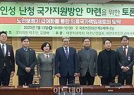 안경은 쓰면서 ‘보청기’는 왜?…노인 난청, 치매·우울 악순환 어쩌나