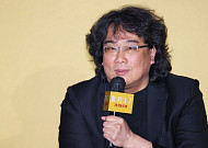 '미키 17' 봉준호 "발 냄새가 나는 SF 영화, 즐겁게 봐주길"