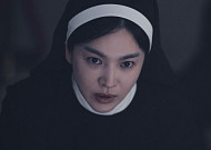 '검은 수녀들' 송혜교X전여빈 파워, 개봉 첫날 박스오피스 1위…16만명 동원