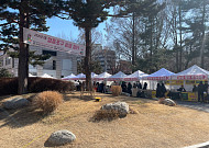 구청 앞 광장이 장터로 변신…전통시장‧소상공인 힘 보탠다[區석區석-영등포구 상생장터]