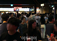 극장 불황인데 아트시네마 매출 130% 폭등…10년來 최고치 [MZ는 왜 예술영화에 빠졌나 ①]