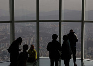 [날씨] "마스크 필수" 강풍에 황사까지…월요일 출근길 체감온도 '뚝'