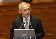 산불 피해 현장 방문…유인촌 "여행 캠페인으로 지역경제 위축되지 않도록 할 것"