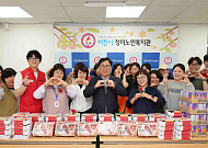 BBQ, 어버이날 맞아 이천 청미노인복지관에 치킨·카네이션 전달