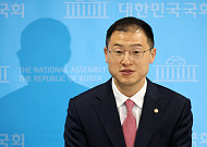 '국힘 탈당’ 김상욱, 이재명 지지…보수 외연 넓히는 민주당