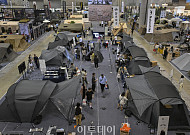 '캠핑·레포츠 용품이 한자리에' 2025 국제아웃도어캠핑&레포츠페스티벌 개막 [포토]