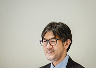 일본 추리소설 거장 다카노 가즈아키 "봉준호 '살인의 추억' 써보고 싶었다"