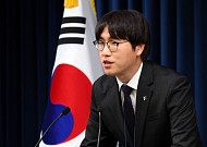 '부산 차출론'에 엇갈린 李·鄭 …하정우 "靑서 더 일하고 싶어"