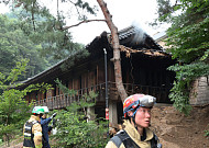 서울 성북동 별서 화재⋯국가유산청 "기둥 심하게 타 파괴진화 조치"