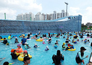 여름철, 충혈되고 가려운 눈…결막염 주의보 [폭염속 건강관리④]