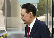 내란특검 “尹, 거동상 문제없어…법원에 100여 쪽 의견서 제출”