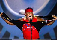 'WWE 레전드' 헐크 호건 별세…향년 71세