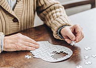 피 한 방울로 알츠하이머병 검사…조기 진단 가능성 점점 커진다