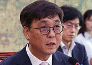 자녀 취업 특혜 의혹⋯최휘영 후보자 "관심 분야에 따라 첫 직장 선택한 것"