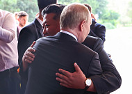 김정은 손목에 2000만 원 IWC 시계⋯김여정은 1000만원 디올백