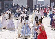 한복 입는 추석…서울 해치부터 배우 박보검까지 한복 캠페인 확산